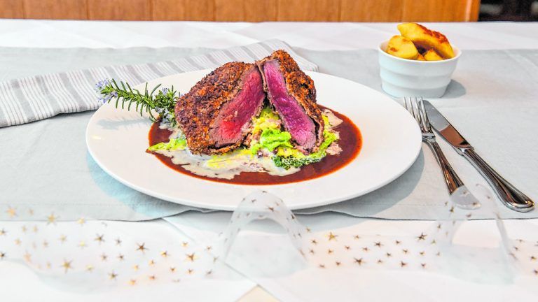 Hirschkeulensteak mit Rahmwirsing