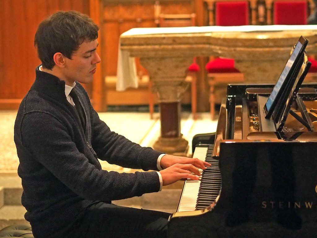 Erfolgreicher Vorarlberger Pianist Aaron Pilsan erzählt von seinen Forschungen. »D6