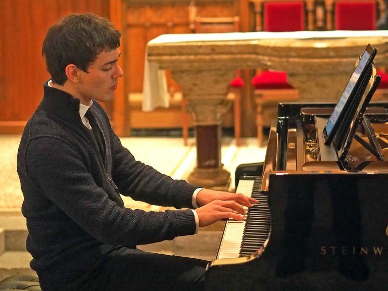 Erfolgreicher Vorarlberger Pianist Aaron Pilsan erzählt von seinen Forschungen. »D6