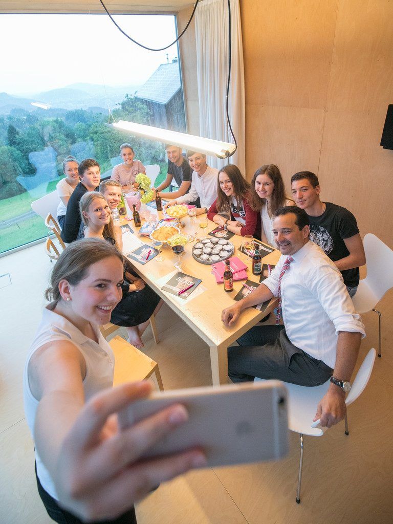 Bei &#8220;Neos@Home&#8221; kommt ein Nationalrat zu Besuch, sogar bis nach Dafins.