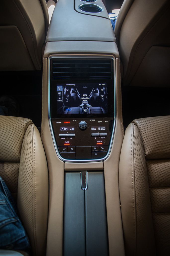 Eindruck: athletischer Luxusliner mit allerlei Hightech wie Nachtsichtassistent, Surround View, InnoDrive-System (v“orausplanende Tempo-Fahrwerk-Regelung). Was indes fehlt ist ein Headup-Display, gewöhnungsbedürftig ist auch der große Wendekreis.