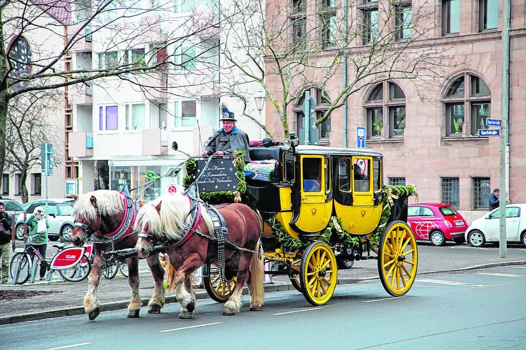 Mit der Pferdekutsche über den Markt