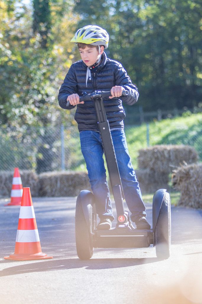 Eine Probefahrt auf dem Elektroscooter stand hoch im Kurs.