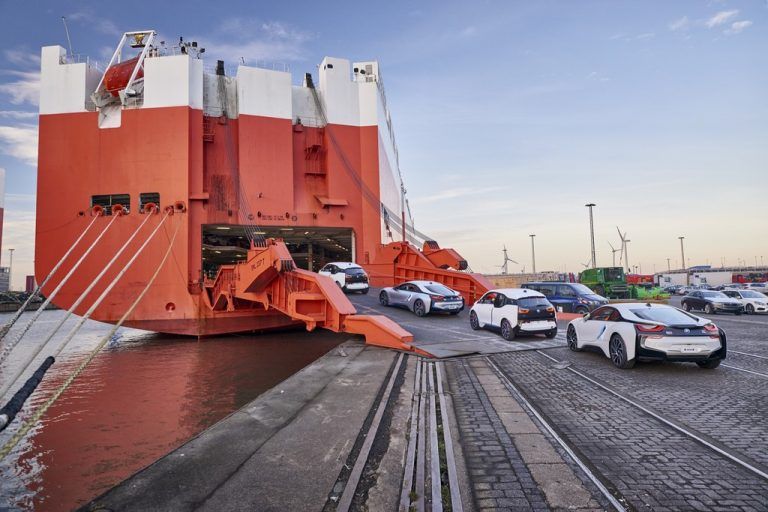Einem Bericht zufolge sollen zukünftige Elektromodelle von BMW bis zu 750 Kilometer Reichweite haben.