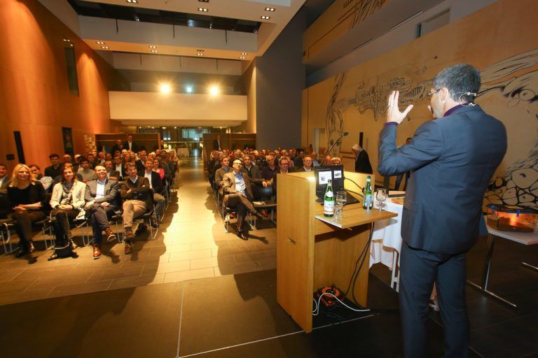 Einmal mehr ging die Innovation)night vor vollem Haus im CC Rheintal über die Bühne. Fotos: VN/Hofmeister