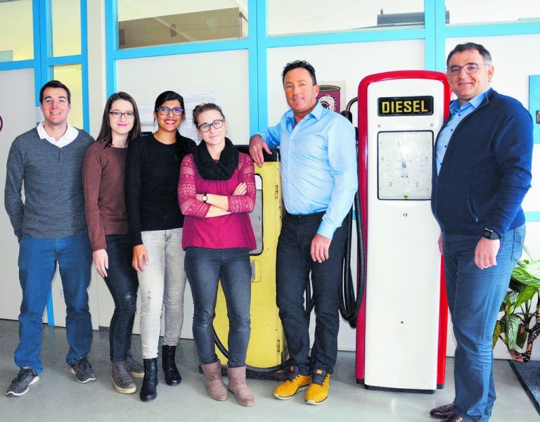 Einmal Wissen tanken, bitte. „Der wichtigste Aspekt ist, Topleute mit einer Topausbildung zu beschäftigen“, sagt Gründer Stefan Walser. „Darum investieren wir sehr viel in die Ausbildung.“ Positiv wurden auch die niedrige Hierarchie beurteilt und die Möglichkeiten, sich einzubringen.