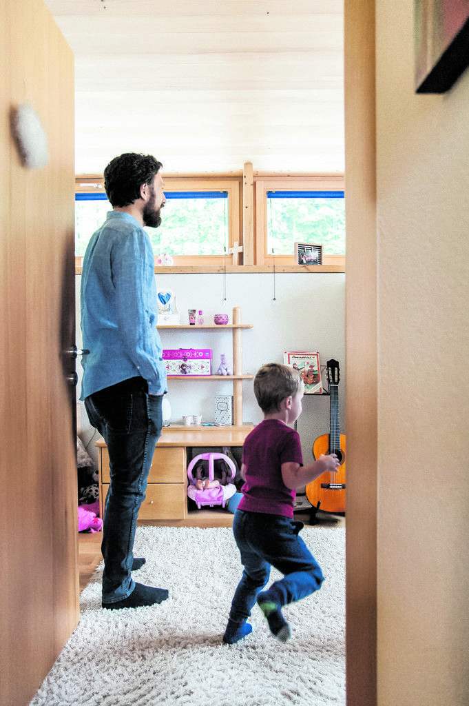 Eins der Kinderzimmer liegt nach Nordosten über dem Wirtschaftsraum.
