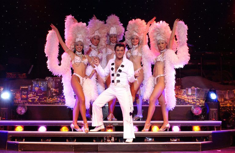 „Elvis – Das Musical“ bringt die gesamte musikalische Vielfalt des „King of Rock ’n’ Roll“ in einer zweieinhalbstündigen Show auf die Bühne, inklusive seiner größten Hits. foto: stars in concerts/showfactory