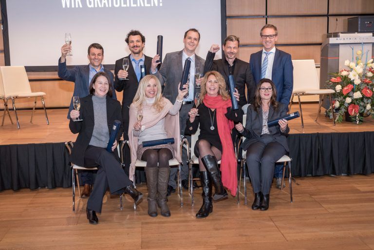 Evelyn van Haastert, Tatjana Gasser, Evelyne Oberhauser, Edda Fink (erste Reihe v. l.). Zweite Reihe: Wolfgang Lang, David Gstöhl, Markus Bobleter, Markus Geiger mit Christian Konzett (WIFI Vorarlberg).