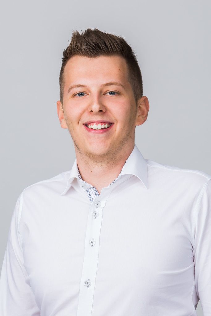 Fabian Röck, LehrlingIch absolviere hier gerade meine Lehre als Großhandelskaufmann. Ab September werde ich im Verkauf tätig sein. Darauf freue ich mich schon.