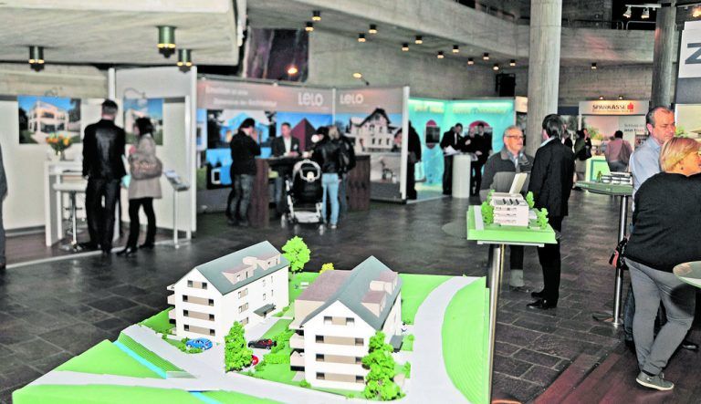 Fachwissen Besucher der s WohnbauMesse im Kulturhaus Dornbirn profitieren vom Fachwissen der Aussteller und Referenten. Es werden aktuelle Wohnbauvorhaben von Vorarlberger Bauträgern vorgestellt. Fotos: A.Kopf