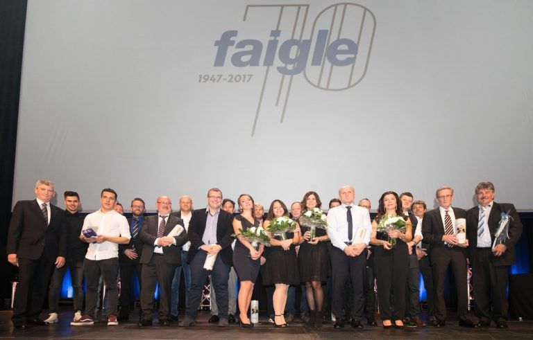 Faigle Anlässlich der 70-Jahr-Feier wurden zusammen 345 Jahre Betriebserfahrung geehrt. Geschäftsführer Wolfgang Faigle und Personalleiter Andreas Schmid dankten den Jubilaren für ihren langjährigen Einsatz, der wesentlich zum Erfolg des Harder Unternehmens beiträgt. Ebenso wurde fünf Lehrlingen zum Lehrabschluss gratuliert und langjährige Mitarbeitende in den Ruhestand verabschiedet.