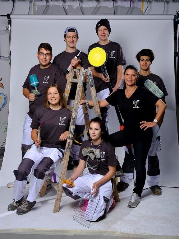 Farben Krista Heuer haben sogar drei Jugendliche ihre berufliche Karriere im Frastanzer Unternehmen gestartet. Sie werden im Lehrberuf Maler- und Beschichtungstechniker ausgebildet.