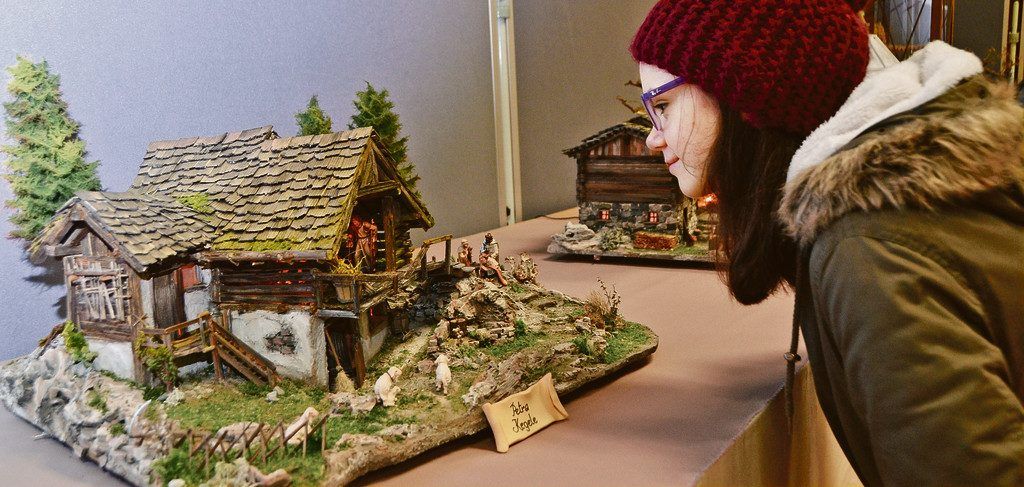 Krippenbauer zeigen ihre weihnachtlichen Kunstwerke