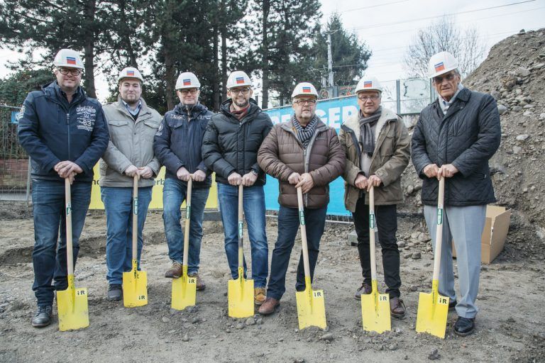 Spatenstich bei Intemann