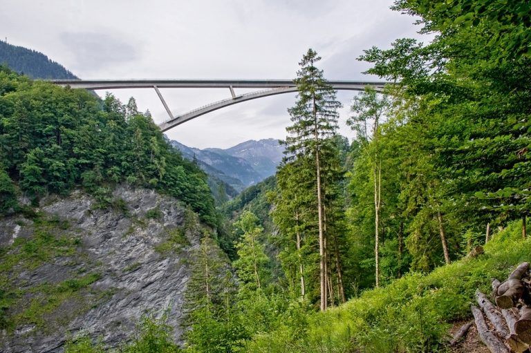 Spektakuläre Brücke mit Vorarlberger Know-how wird eröffnet