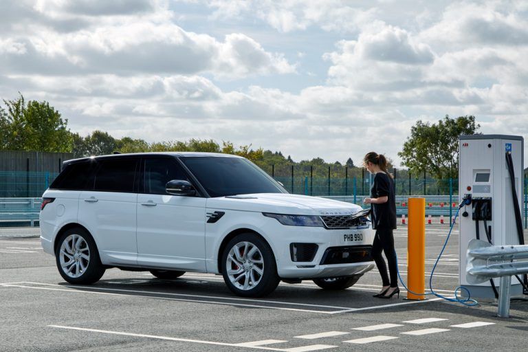 Autonews der Woche Toshiba kündigt Batterierevolution an / Erster Range Rover an der Steckdose / E-Transporter von Nissan mit 280 Kilometer Reichweite