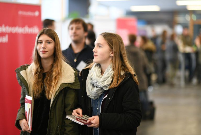 900 Interessierte in der Fachhochschule