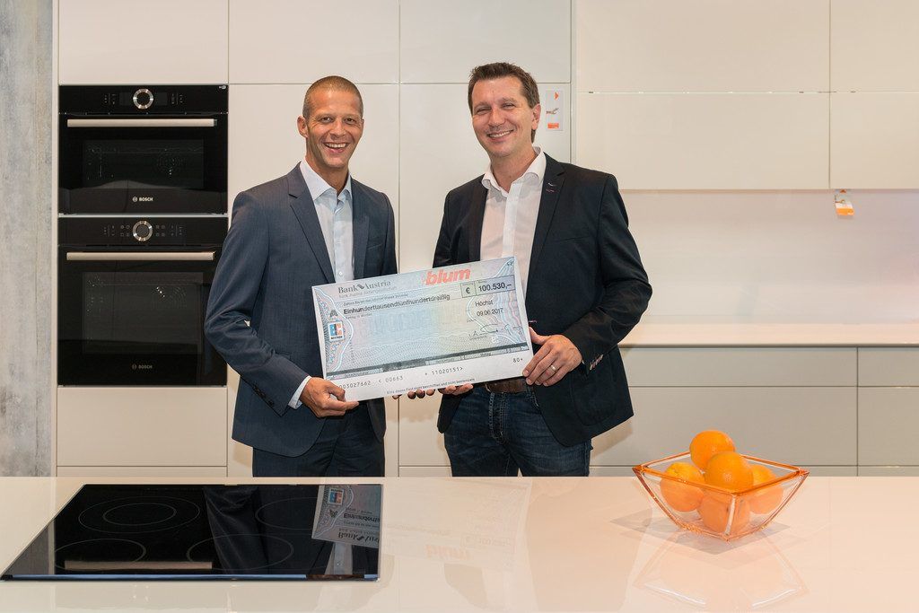 Blum spendet &#8220;Licht für die Welt&#8221;