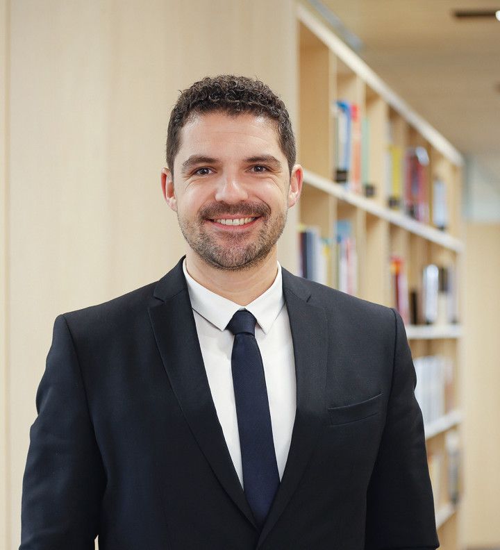 Von der Kanzlei in den Hörsaal und zurück