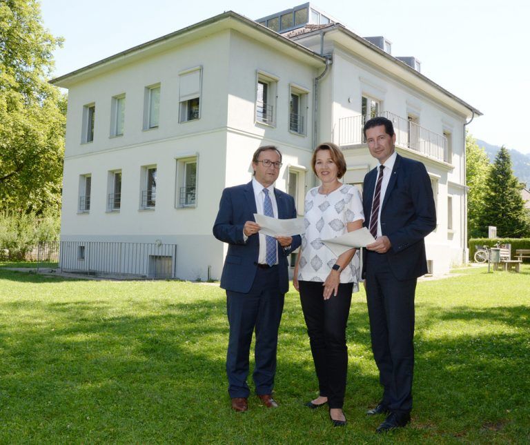 Sparkasse finanziert Stadtbücherei