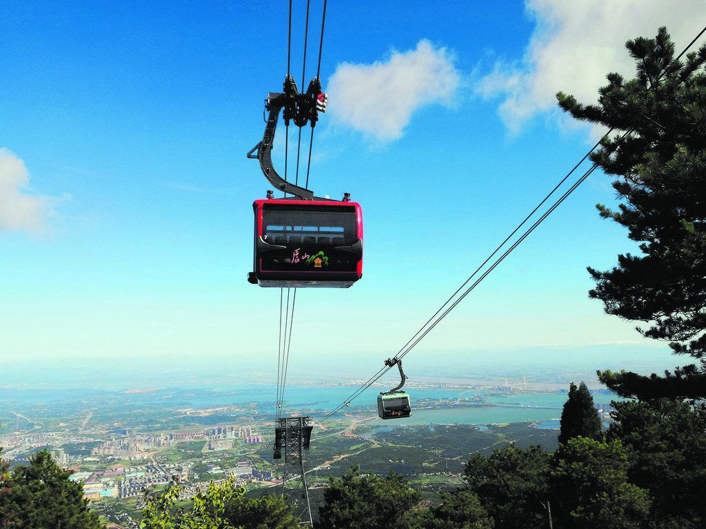 Doppelmayr eröffnet erste Dreiseilbahn in China