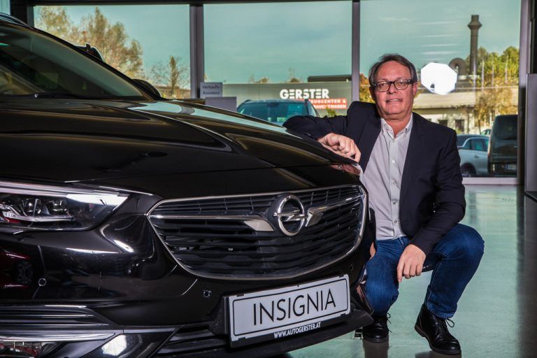 Wir haben für unsere 155 Mitarbeiter Kurzarbeit angemeldet, mussten so niemanden kündigen und konnten sogar drei neue Mitarbeiter einstellen. Bei den Kunden ist eine Art Schockstarre spürbar. Ich rechne auch nicht damit, dass sich die Lage rasch ändern wird. Eine Normalisierung wird es wohl erst im Herbst geben. Christoph Gerster, Autohaus Gerster