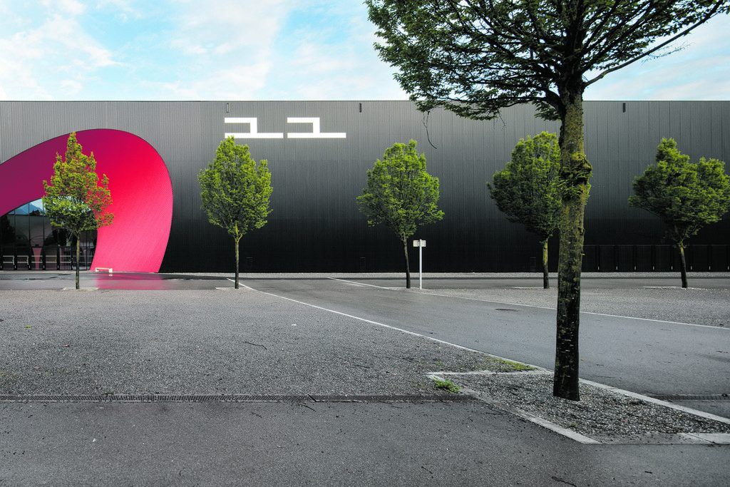 Messehallen, die aus  der Reihe tanzen