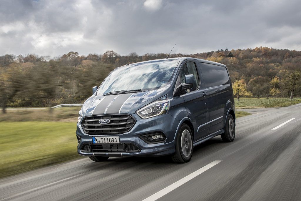 Autonews der Woche Facelift für den Ford Transit Custom / Erste Fotos des A-Klasse-Cockpits der nächsten Generation / Limitiertes Sondermodell des Seat Leon Cupra R