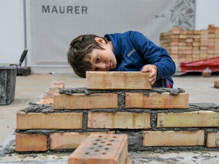 Mit einer soliden Ausbildung im Handwerk und Gewerbe kann man an seiner Karriere bauen.