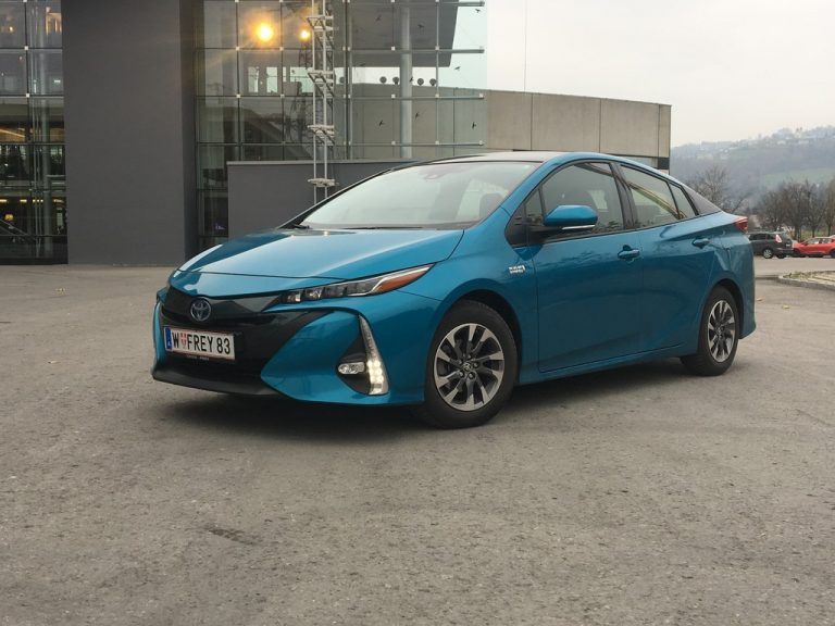 Futuristisches Design, zukunftsweisende Antriebstechnik: Toyota setzt mit dem Prius Plug-in Hybrid ein Ausrufezeichen. gasser