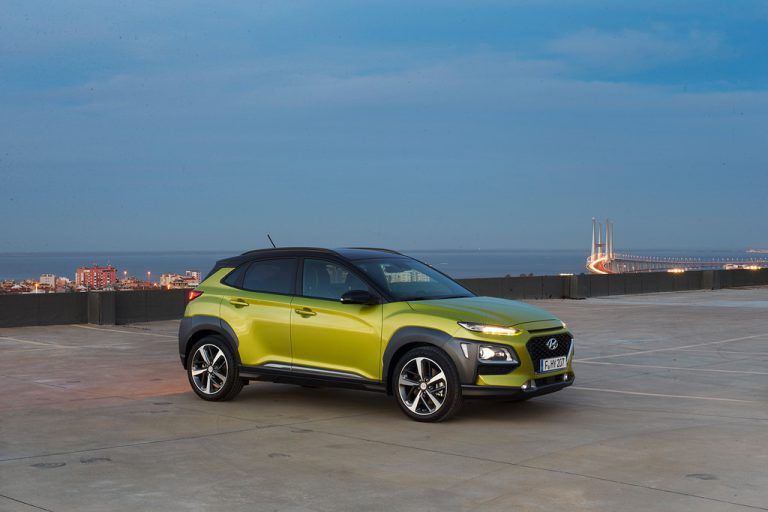 Ganz auf die europäische Klientel zugeschnitten ist auch der neueste Hyundai. Der Kona ist mit Front- oder mit Allradantrieb verfügbar.