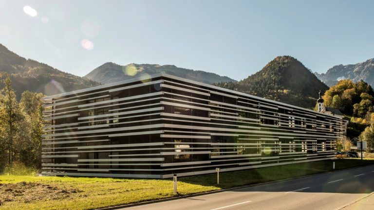 Gebäude mit besonderem Design: 2014 wurde der Hauptsitz von Gantner Instruments errichtet und heuer vergrößert. Firma