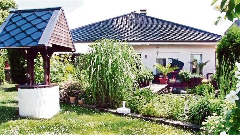 Gebraucht. Selbst wenn die Lage passt: Wer eine gebrauchte Immobilie verkauft, kann nicht erwarten, dass der Preis so hoch ist wie bei einem vergleichbaren Neubau.