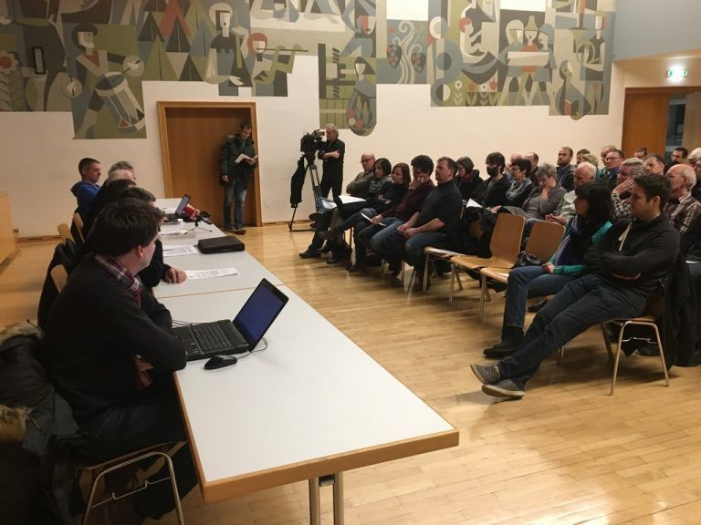 Gemeindevertreter und Bürgerinitiative Weiler tauschten die Meinung aus. Foto: VN/SCA