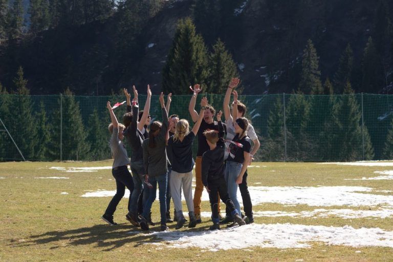 Gemeinsam sind wir stark
            
              Alpenverein Rankweil 
            Beim Alpenverein Rankweil gibt es drei Jugendgruppen, deren Altersklassen sich überschneiden. Ziel des ersten gemeisamen Hüttenwochenendes war es, sich gegenseitig kennenzulernen und untereinander zu vernetzen, gemeinsame Aktionen zu planen und Spaß zu haben.