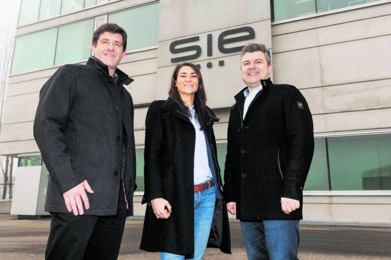 Gemeinsam wachsen. Dieses Ziel verfolgen S.I.E. sowohl als Unternehmen wie auch im Bezug auf das Team. Die Arbeitnehmer stehen im Mittelpunkt, das zeigt sich durch die flexible Arbeitszeit innerhalb der Gleitzeit, das Feel-Well-Programm und die Mitarbeiterevents.