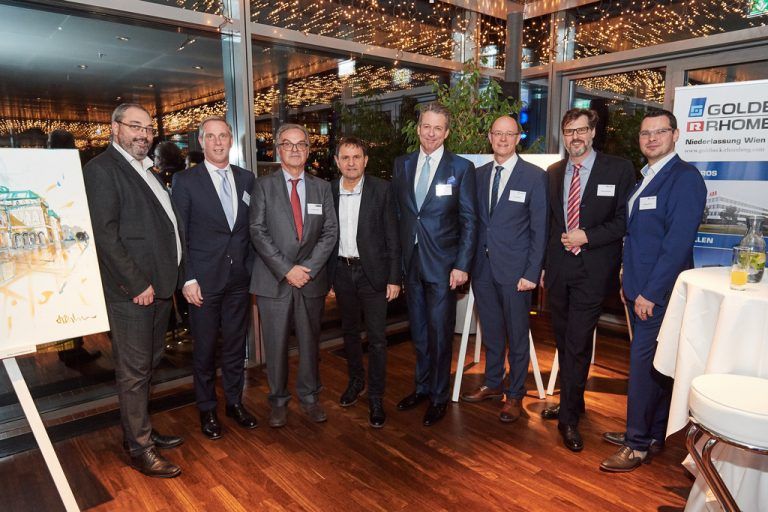 Georg Vallaster (GF Goldbeck Rhomberg), Stephan Pieper (GF Goldbeck Parking), Peter Greussing (GF Rhomberg Bau), Künstler Erwin Kastner, Martin Pfitzner (Niederlassungsleiter), Lars Luderer (GF Goldbeck), Matthias Prichzi und Andreas Fitsch (Goldbeck Parking). GR