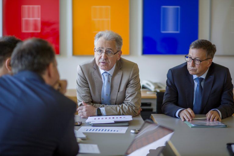 Germann (l.) und Mennel im Gespräch mit den VN. Foto: VN/Paulitsch