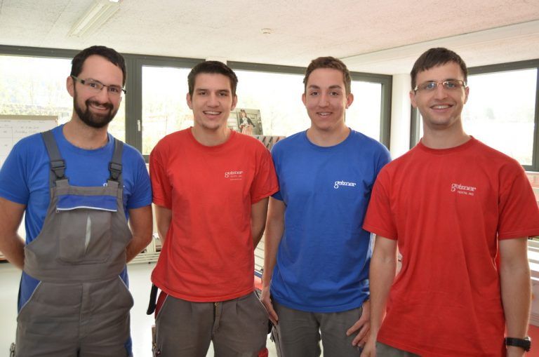 Getzner Textil Gratulation den frischgebackenen Elektrotechnikern zur erfolgreich bestandenen Lehrabschlussprüfung: Samuel Jenny und Lukas Wittwer schafften es mit gutem, Felix Wachter mit ausgezeichnetem Erfolg.