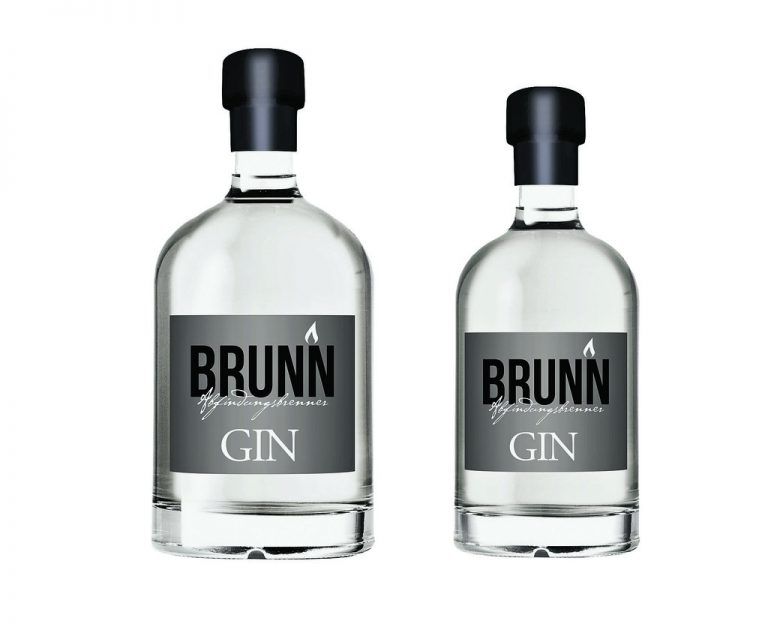 Gin Gin Der Krumbacher Brenner Elmar Brunn überzeugte mit seinem Gin die weltweite Fangemeinde des Wacholderschnapses. Auch seine anderen Brände und Liköre sind preisgekrönt. Erhältlich beim Brenner selbst.