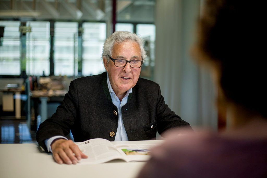 Viele Menschen stellen VN-Ombudsmann Gottfried Feurstein Fragen zum Pflegeregress.