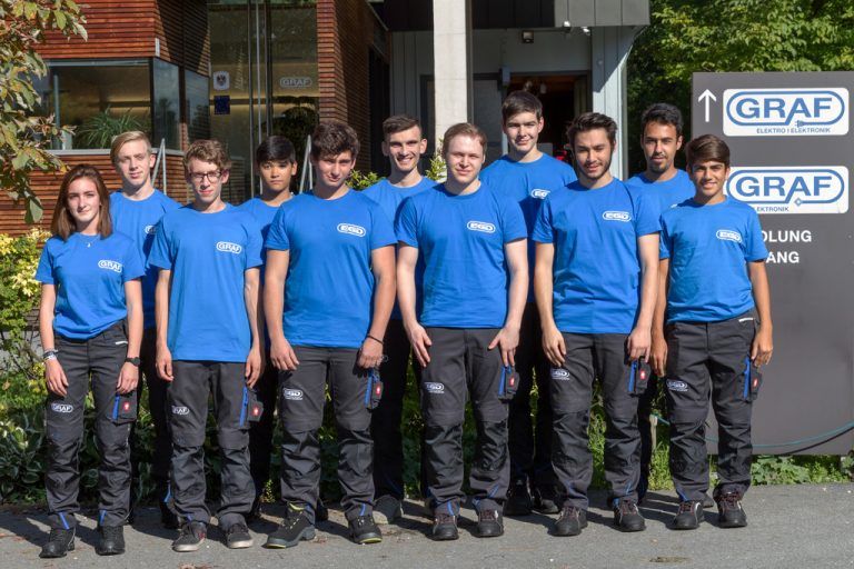 Graf/EGD 11 neue Lehrlinge haben ihre Ausbildung im Lehrberuf Elektrotechniker bei der Elmar Graf GmbH und der EGD Installationsges.m.b.H begonnen. Mit aktuell 41 Lehrlingen zählt die Firmengruppe, die „Staatlich ausgezeichneter Ausbildungsbetrieb“ ist, zu den führenden Ausbildungsbetrieben in Vorarlberg.