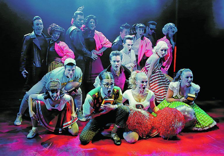 Grease erzählt eine der schönsten High School-Romanzen, die je die Bühnen dieser Welt erobert haben.herbert schulze