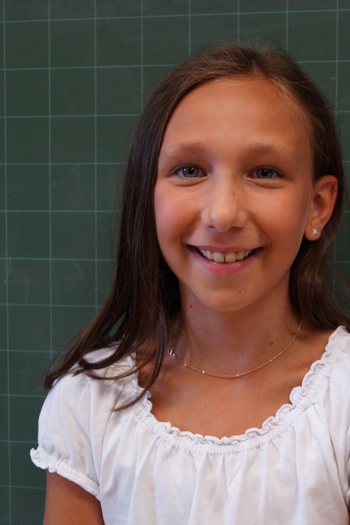 Hannah Nachbaur, 9Ich kann mich nicht entscheiden, was in der Volksschulzeit am besten war. Es gibt so viele Dinge, zum Beispiel die Wandertage, die Übernachtungen, das Theater, das Buch im Schuhkarton und noch vieles mehr. Aber ich weiß, dass die Volksschule toll war, und ich werde meinen Lehrer nie vergessen.