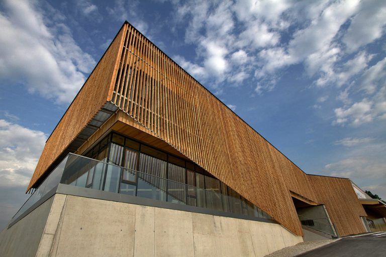 Holzhändler Hopferwieser (im Bild die Firmenzentrale) wird auch nach der Übernahme eigenständig am Markt auftreten. Foto: IBB