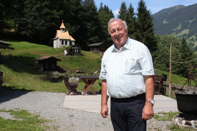 Hotelier Ewald Netzer ist der gute Geist hinter den Montafoner Sagenfestspielen. Foto: VN/js