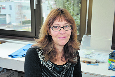 Ich bin gelernte Herrenkleidermacherin und arbeite schon zwölf Jahre hier. Da ich aus Satteins bin, finde ich die Nähe zum Arbeitsplatz super. Die Arbeit ist abwechslungsreich und macht Spaß. Natalie Fetzel, Herrenkleidermacherin