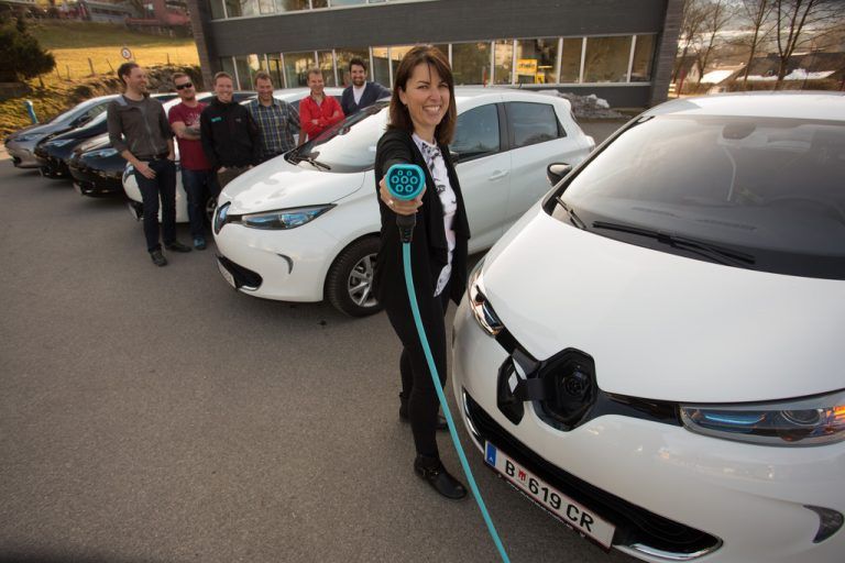 Immer mehr Unternehmen stellen ihre Fahrzeugflotte auf E-Autos um. Ab März warten neue Förderungen.