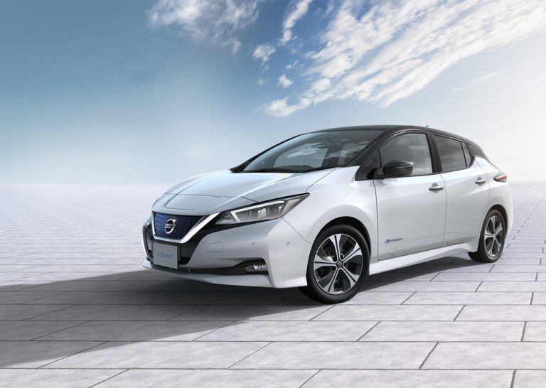 In der zweiten Generation wird das Elektroauto Nissan Leaf optisch deutlich gefälliger. Mit größerem Akku soll auch die Reichweite auf bis zu 380 Kilometer steigen.